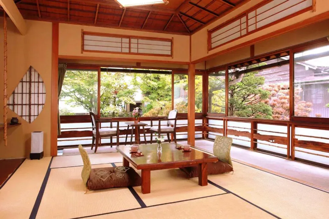 卡米那卡旅館｜有形文化財/高山站徒步3分/三町古建築保存區徒歩7分