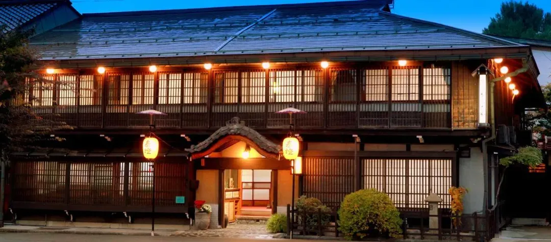 卡米那卡旅館｜有形文化財/高山站徒步3分/三町古建築保存區徒歩7分
