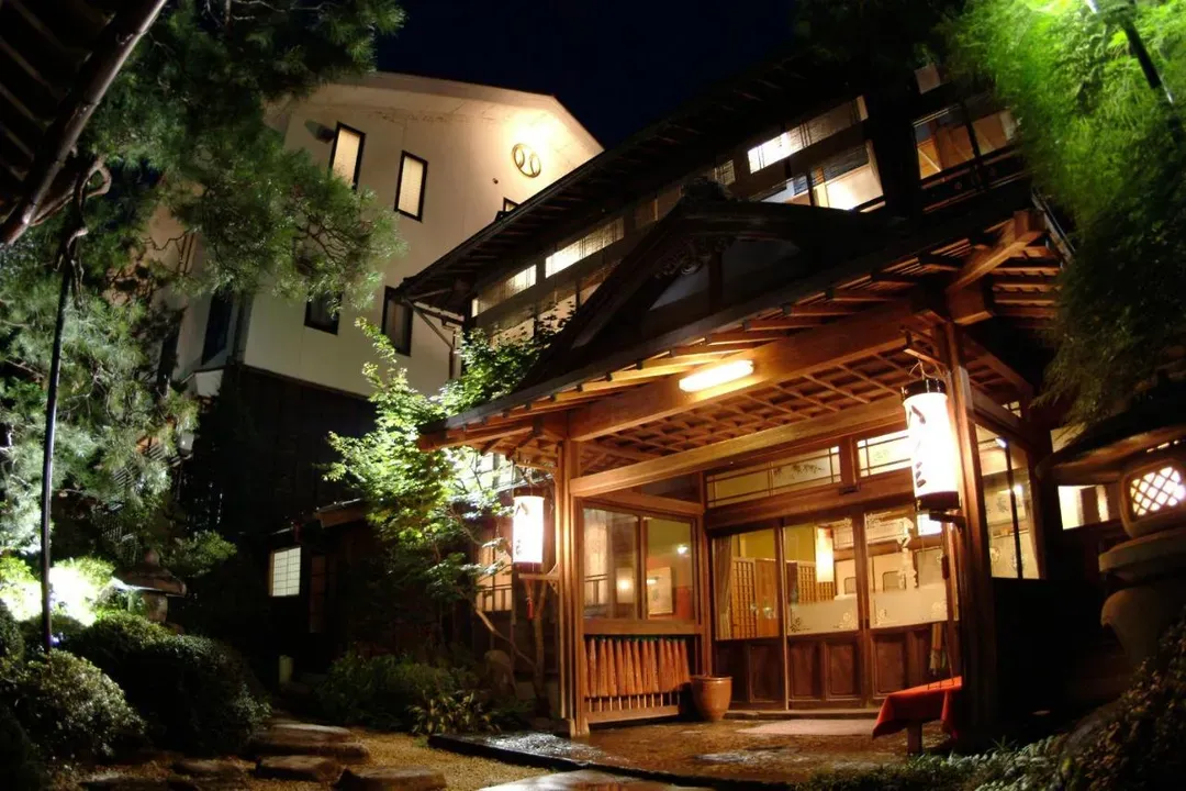 料亭旅館 八三館｜飛驒古川徒步7分/瀨戶川和白壁土藏街徒步5分