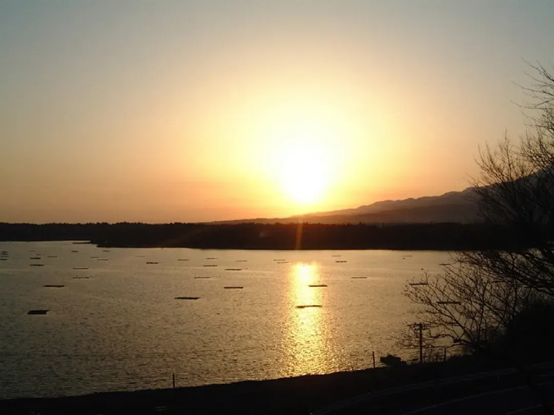 佐渡島 夕日與湖之宿 青木屋｜椎崎温泉/加茂湖畔/自行車租借