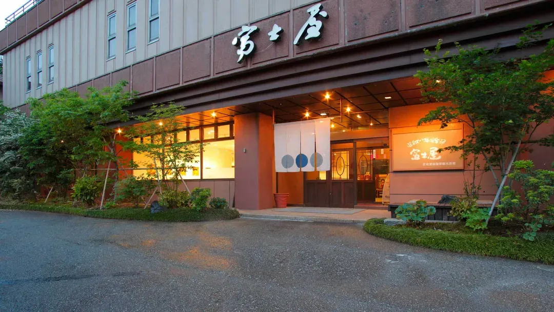 溫泉冥想俱樂部　富士屋旅館｜加賀溫泉站接駁服務/大浴場/藏六園開車18分