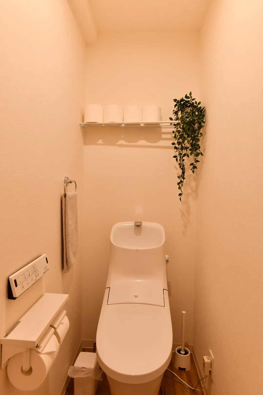 Cozy Apartment in Osaka’s Vibrant Naniwa District, 6-min walk from Sta., 1-4ppl, 40-in TV with Netflix