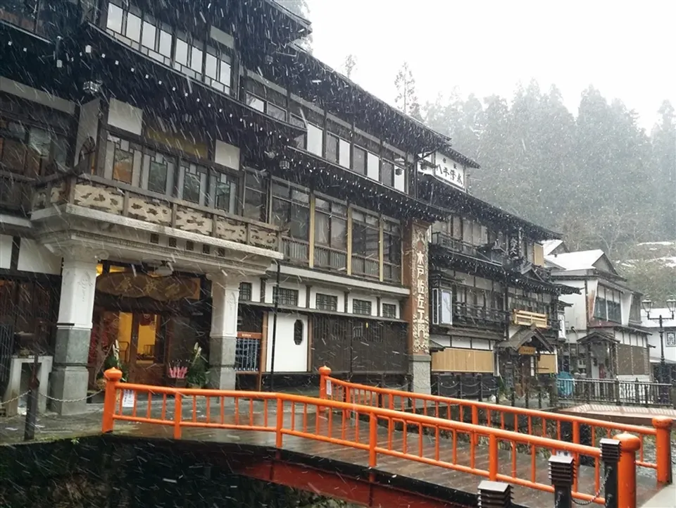 【東北花卷旅遊5日】藏王樹冰纜車、銀山溫泉街散策、秋田內陸鐵道、松島遊船、中尊寺、戲雪、溫泉-2