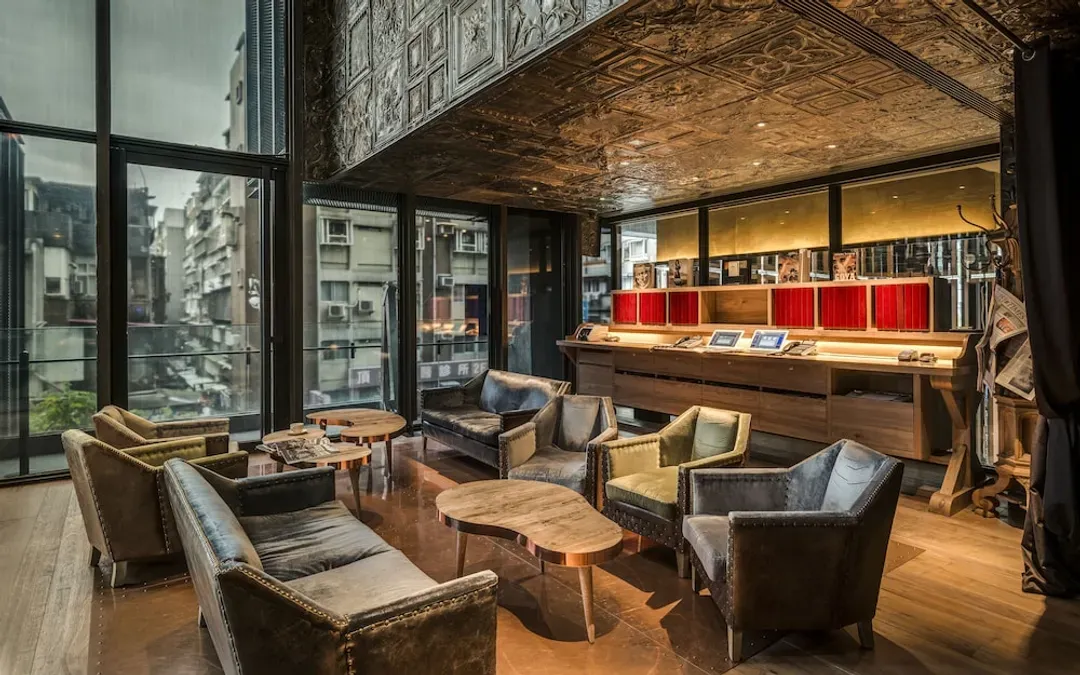 Lobby lounge