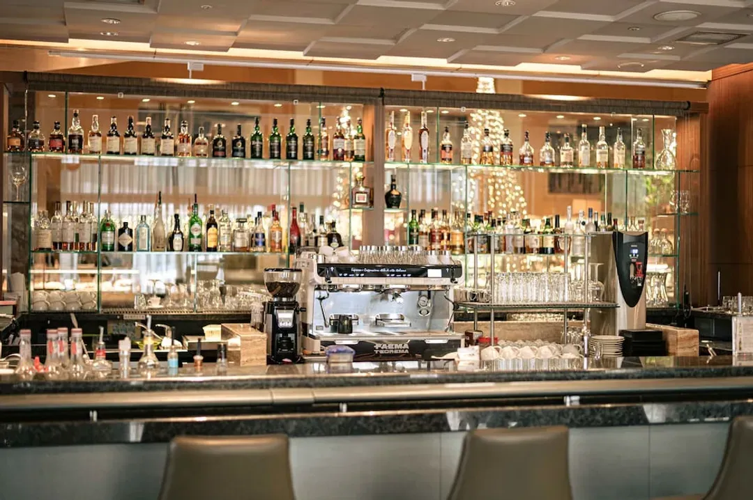 Lobby lounge