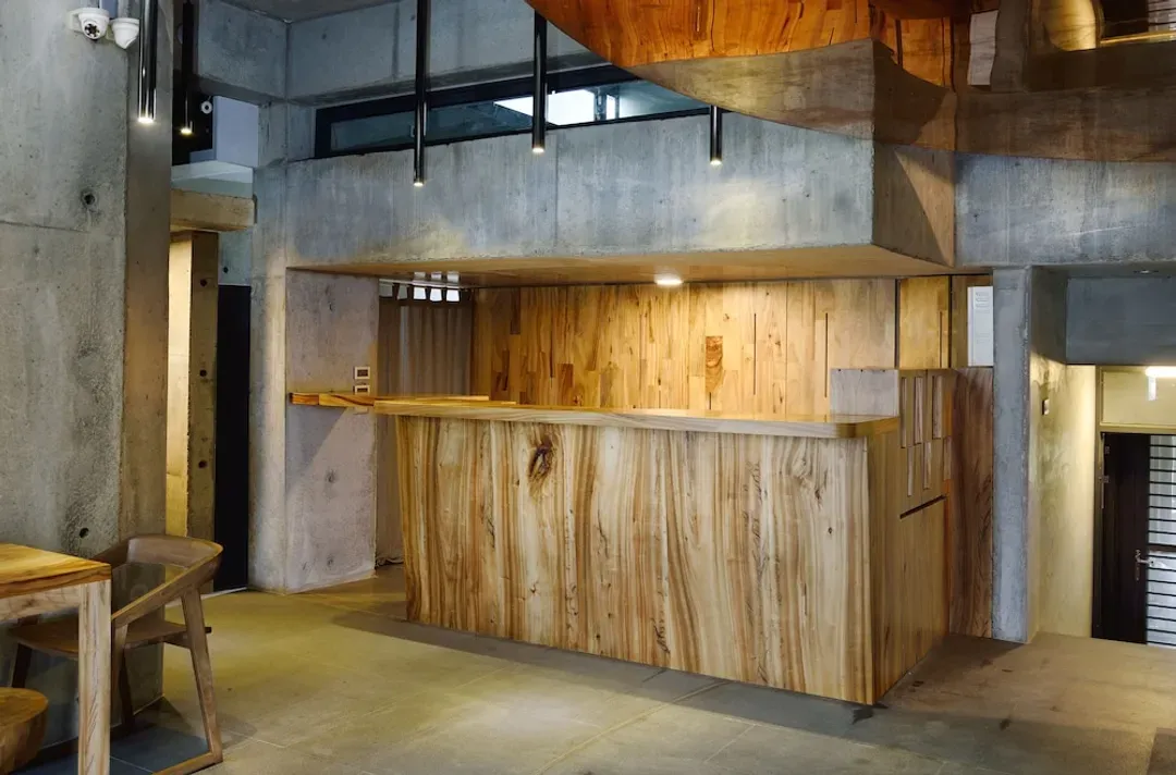 Concierge desk