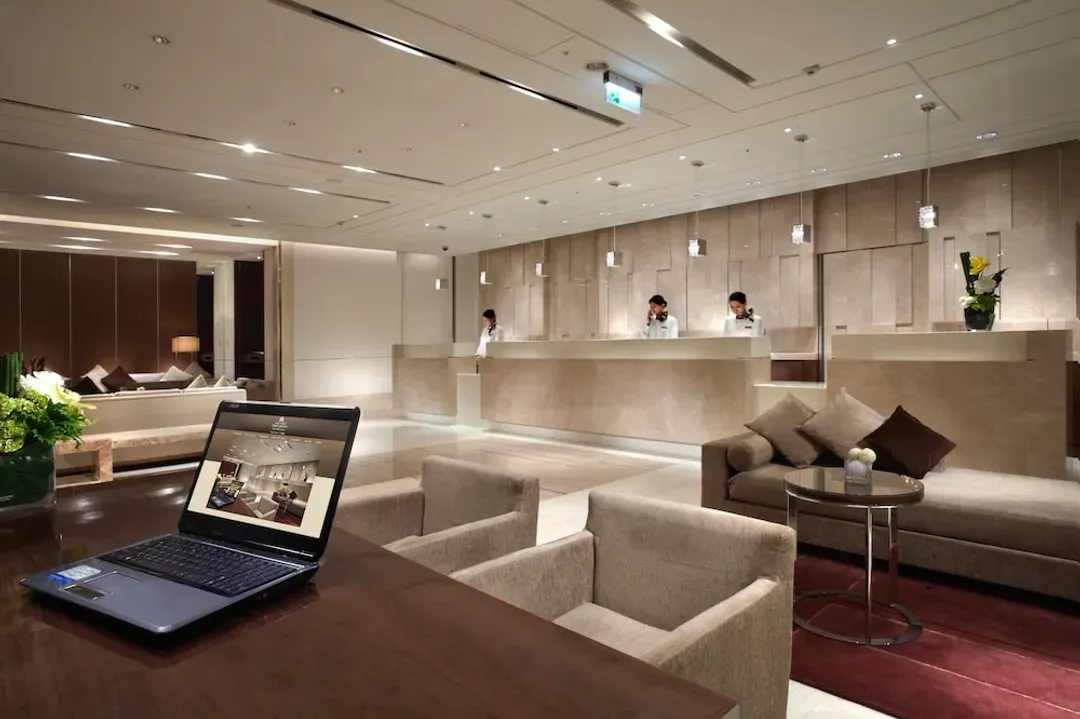 Lobby lounge