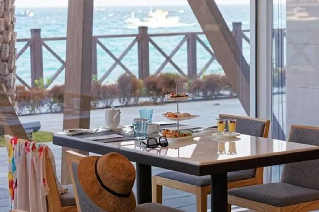 Breakfast area