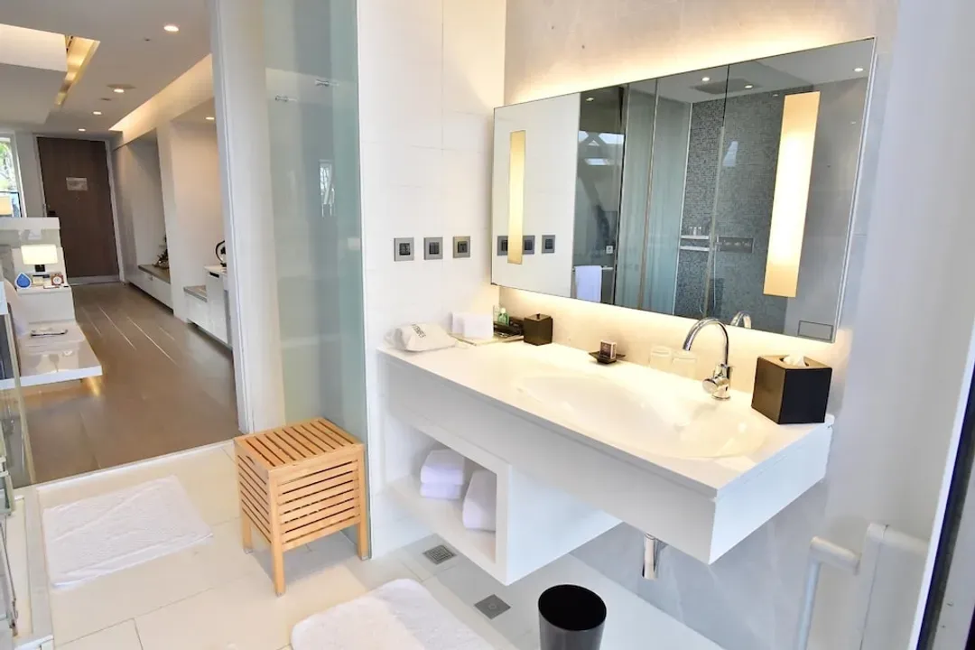 Bathroom sink