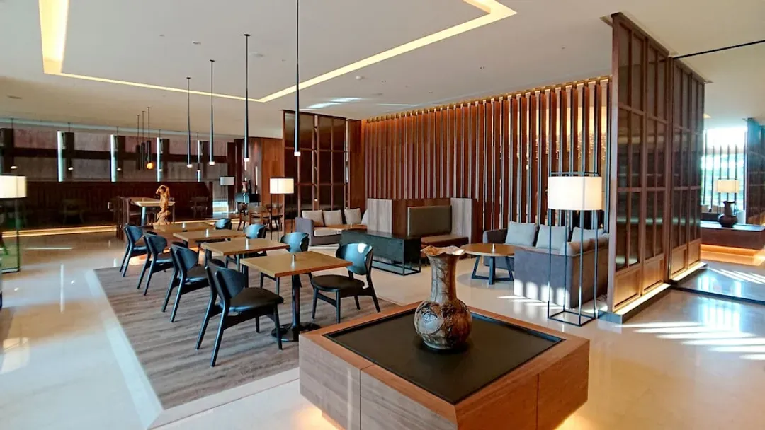Lobby lounge