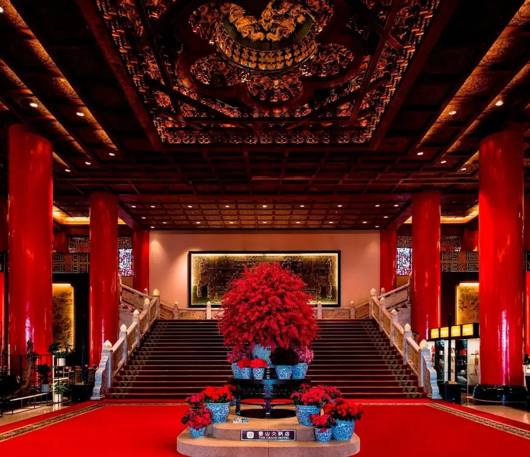 Lobby lounge