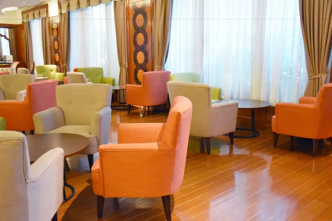 Lobby lounge