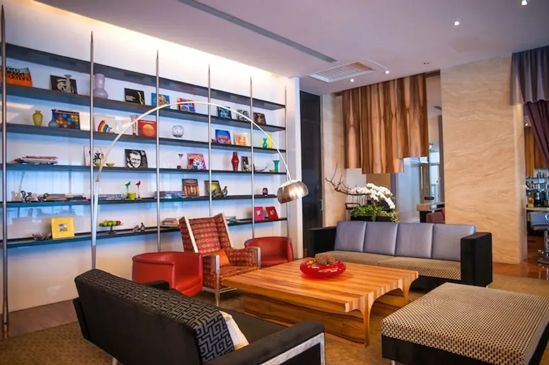 Lobby lounge