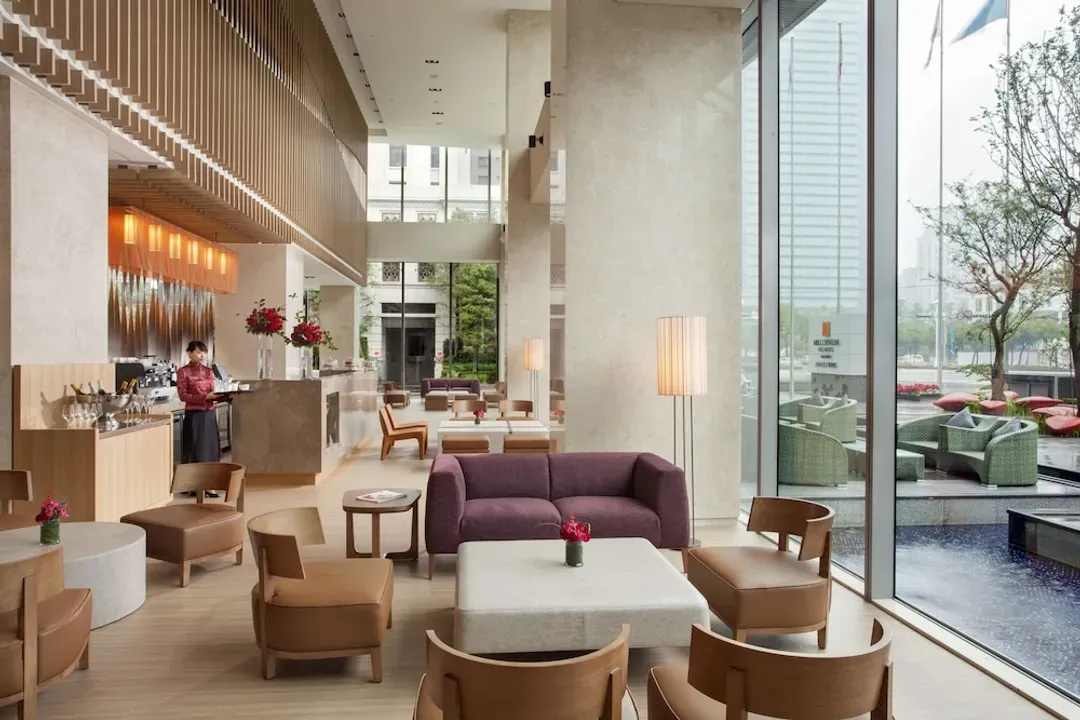 Lobby lounge
