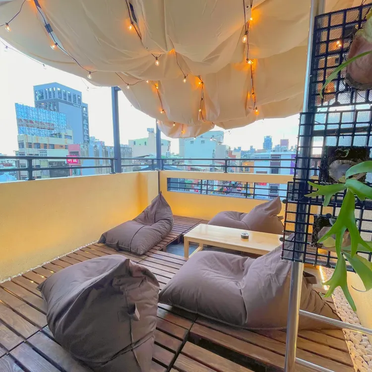 台南譅宿包棟民宿｜4-12人包棟、電麻/KTV/遊戲區、近台南國華街 - 台南市住宿推薦，真實旅客評價、房型比價、限搶優惠 | AsiaYo