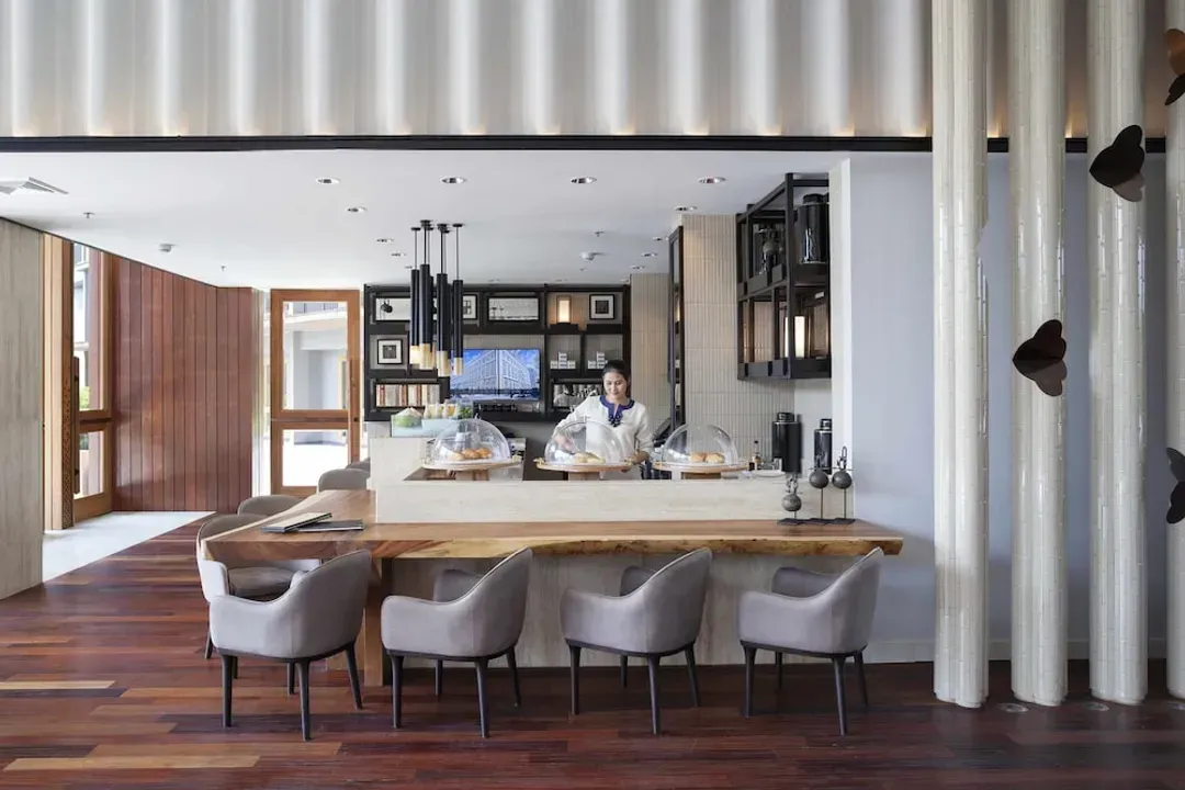 Lobby lounge