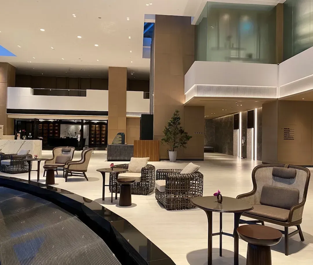 Lobby lounge