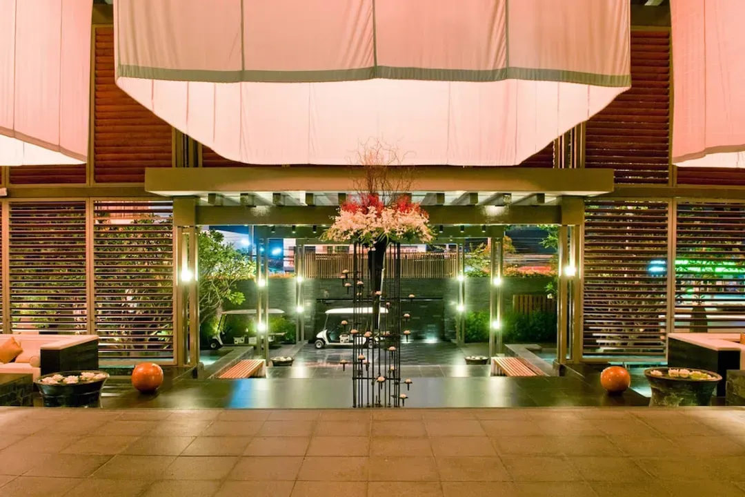 Check-in/check-out kiosk
