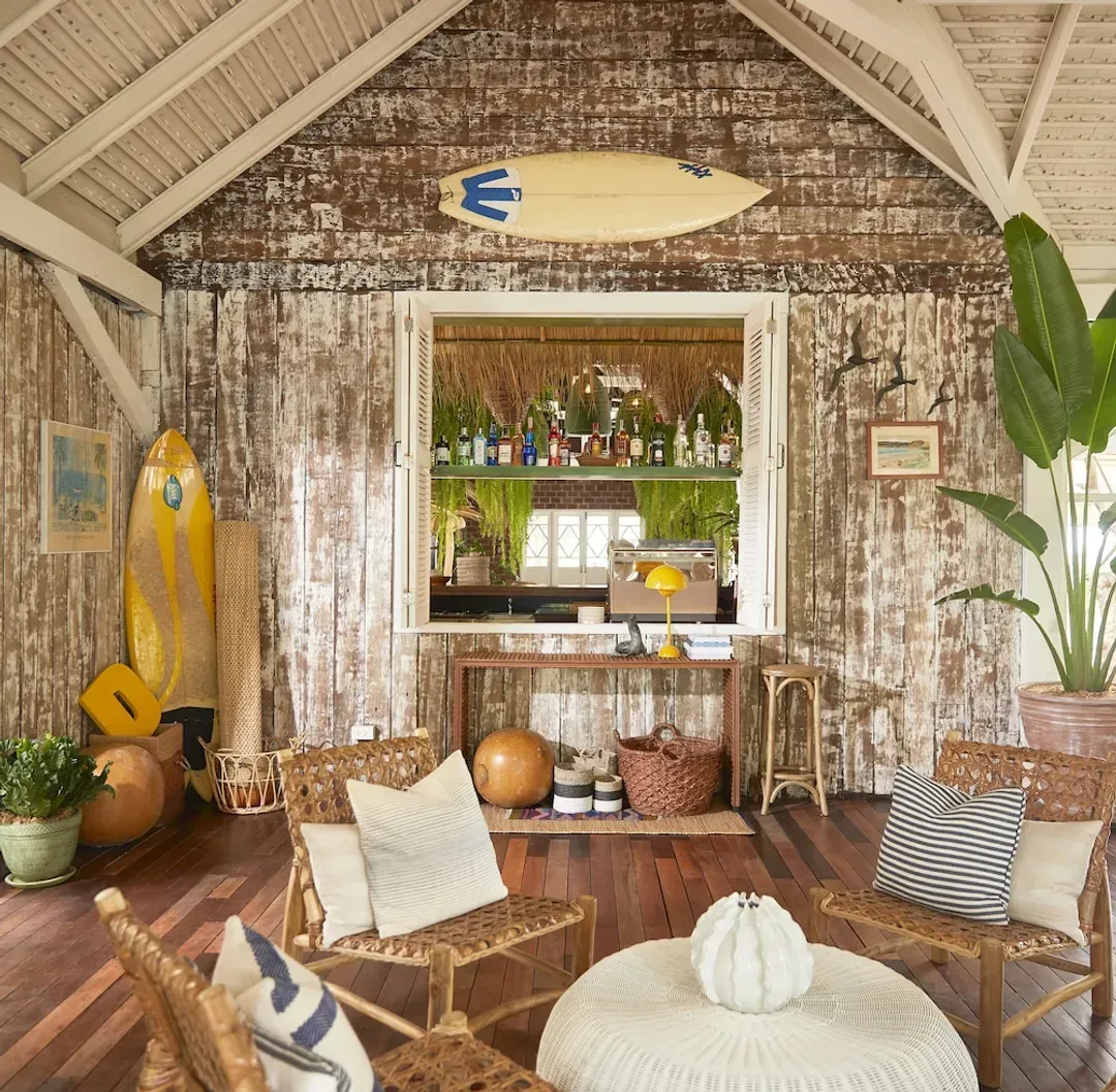 Lobby lounge