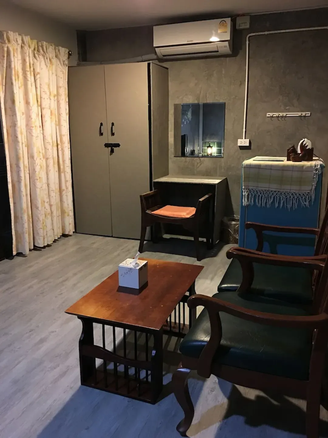 Mini-refrigerator