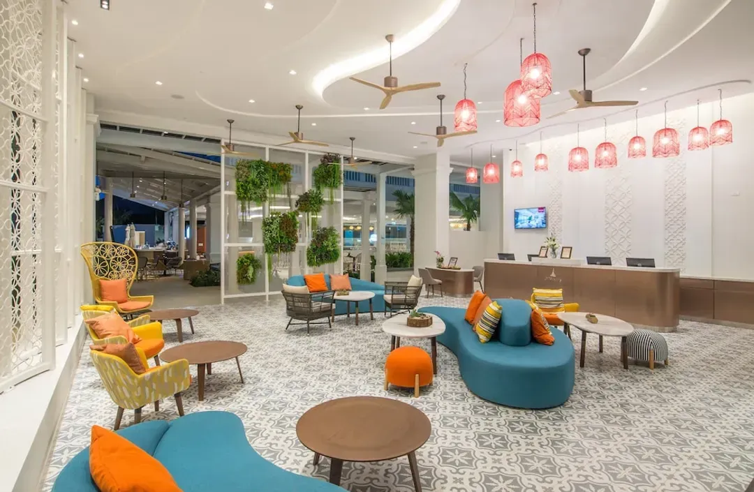 Lobby lounge