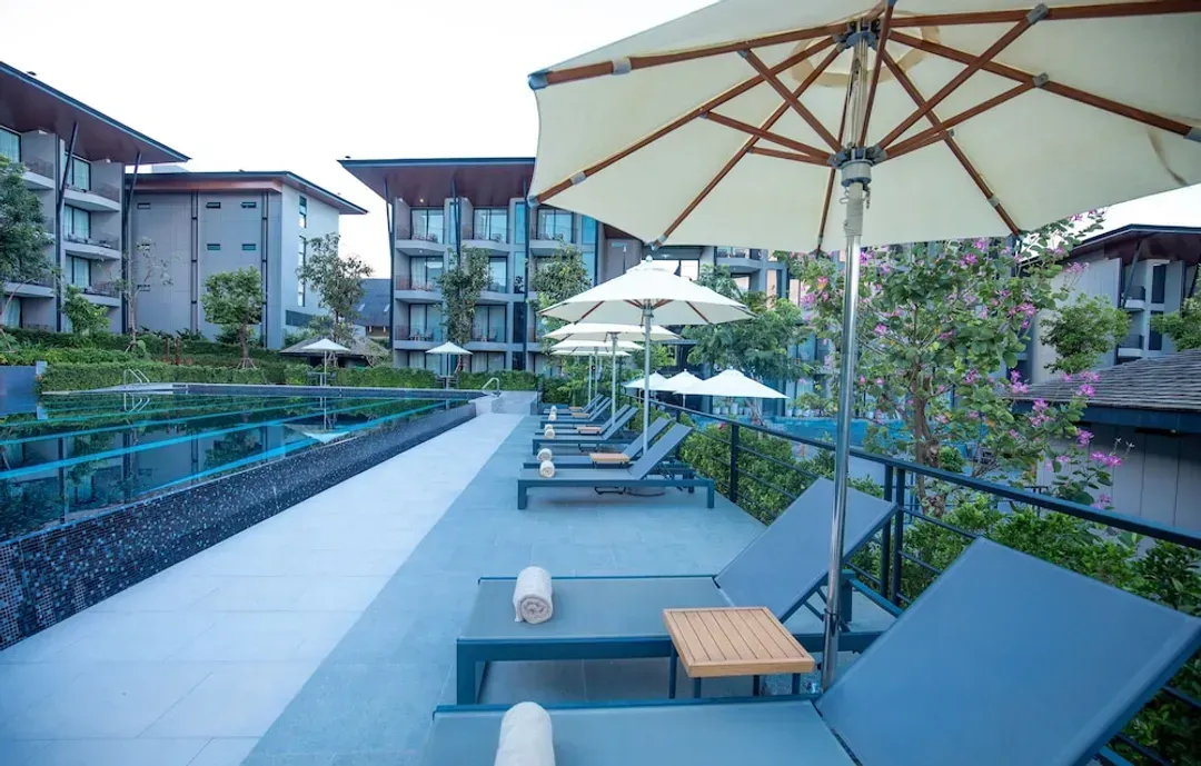Exercise/lap pool