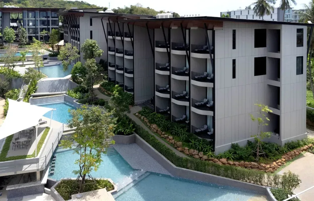 Pool waterfall
