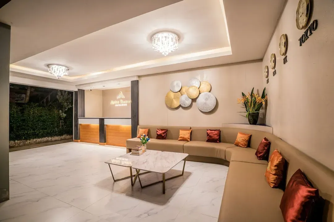 Lobby lounge