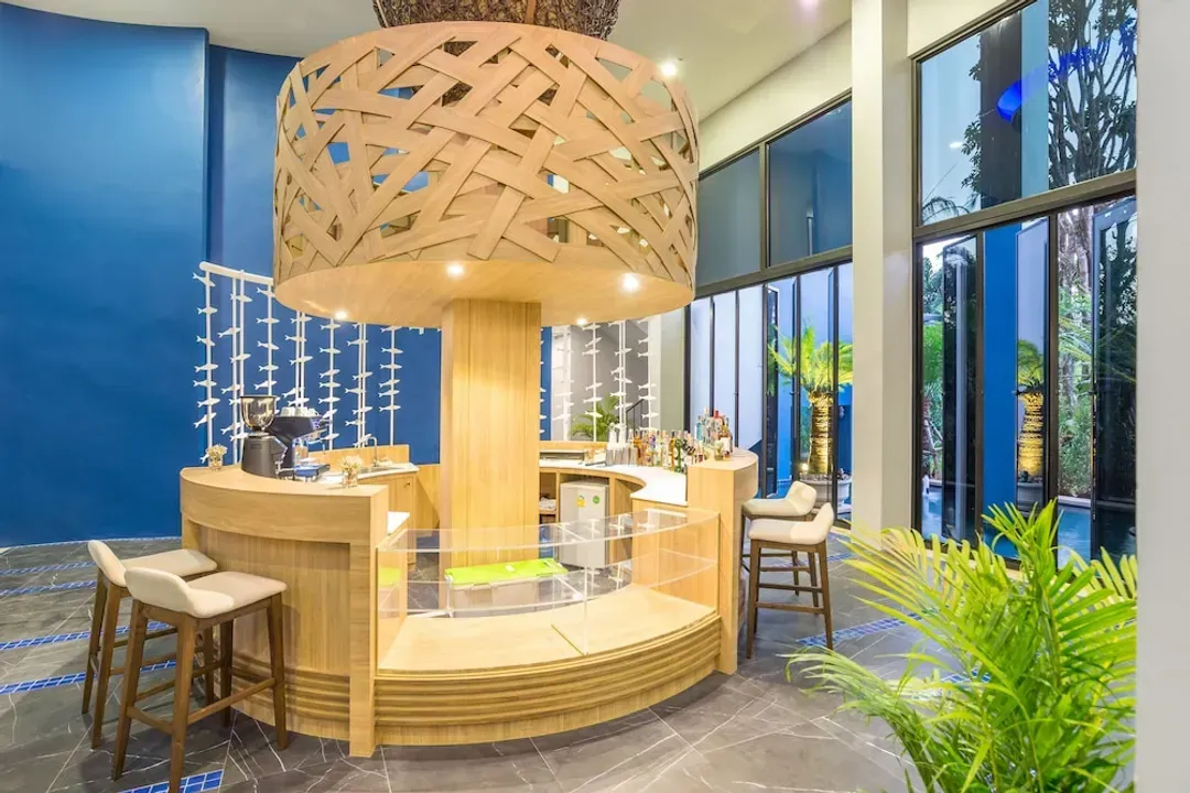 Lobby lounge