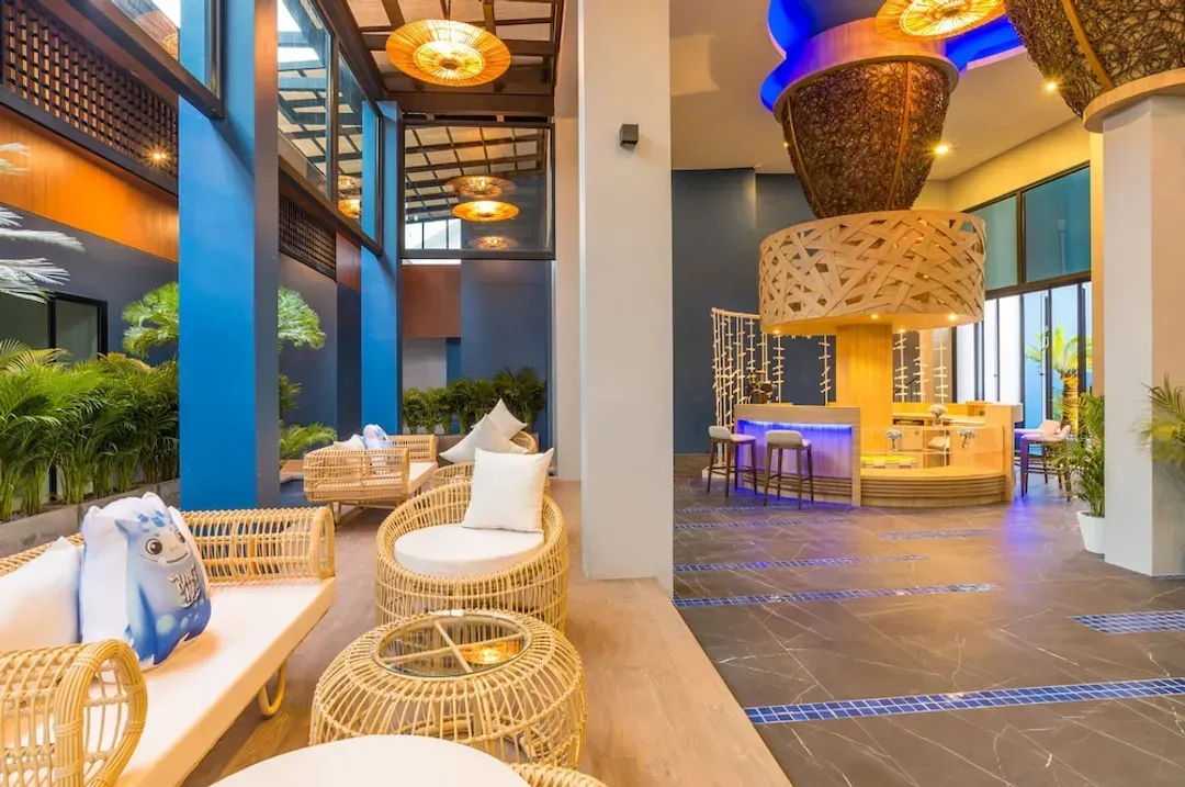 Lobby lounge