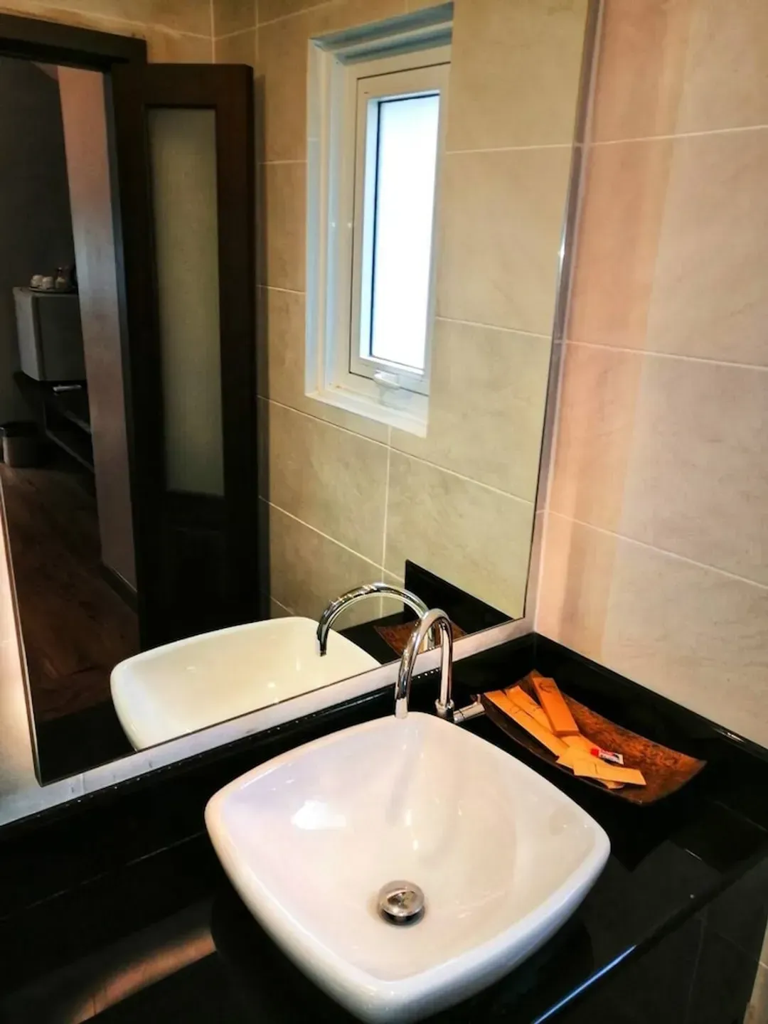 Bathroom sink