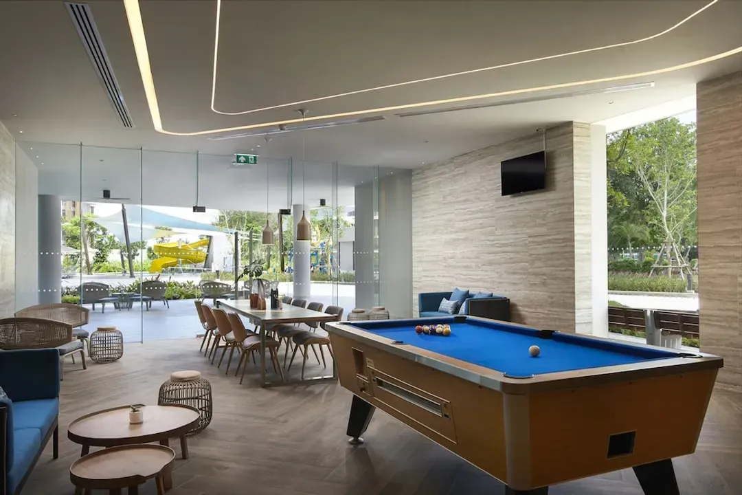Lobby lounge