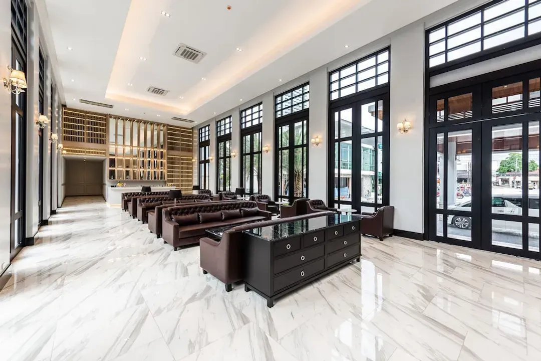 Lobby lounge