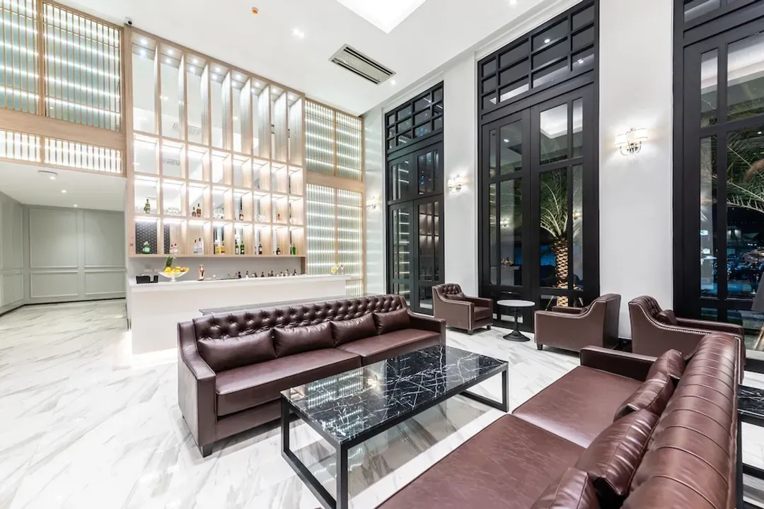Lobby lounge