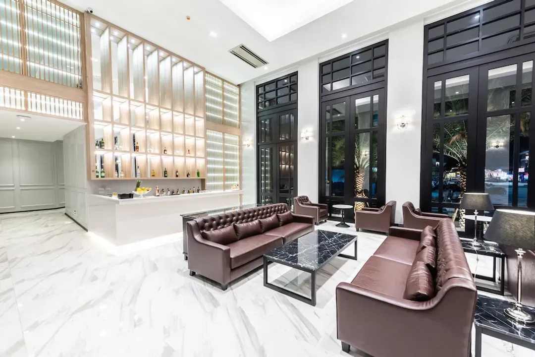 Lobby lounge