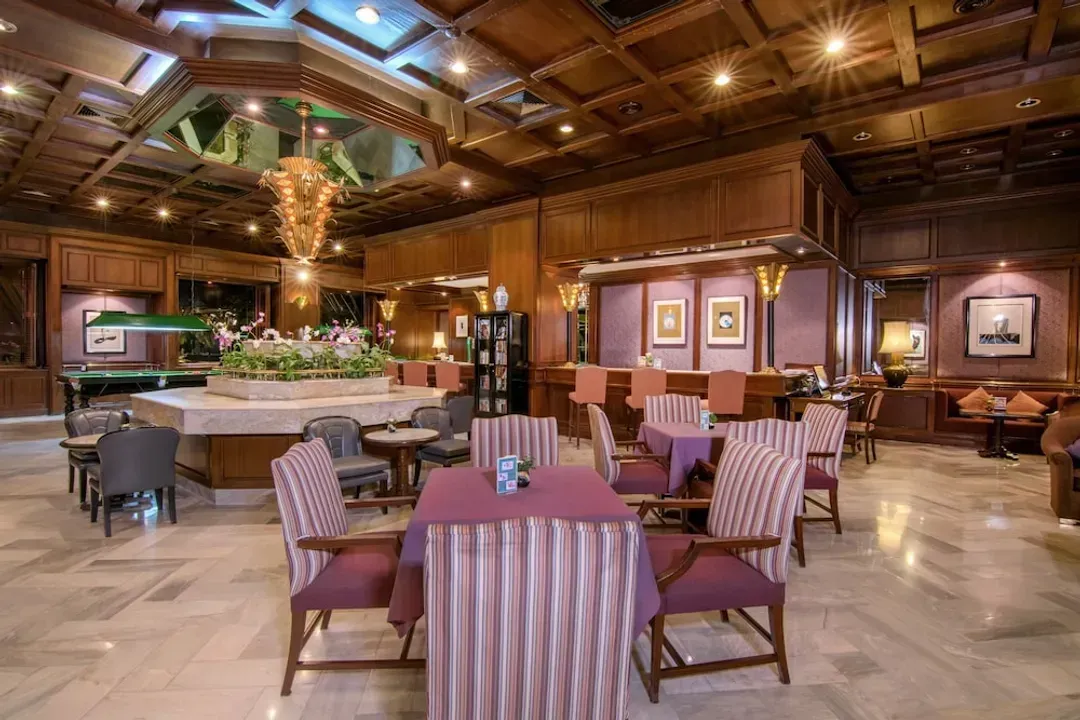 Lobby lounge