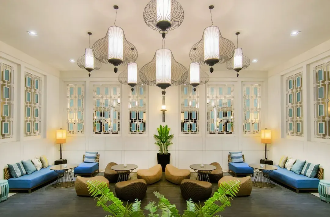 Lobby lounge