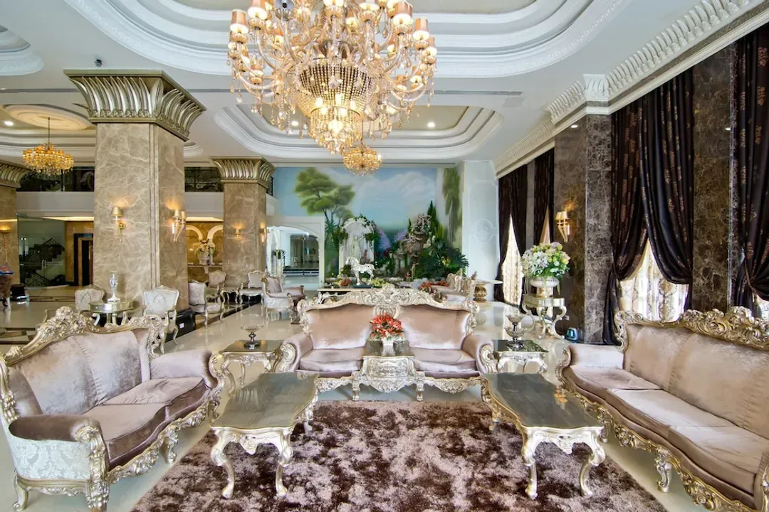 Lobby lounge