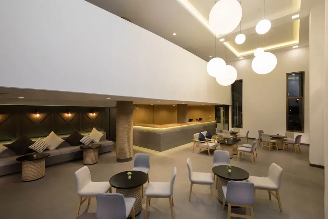 Lobby lounge