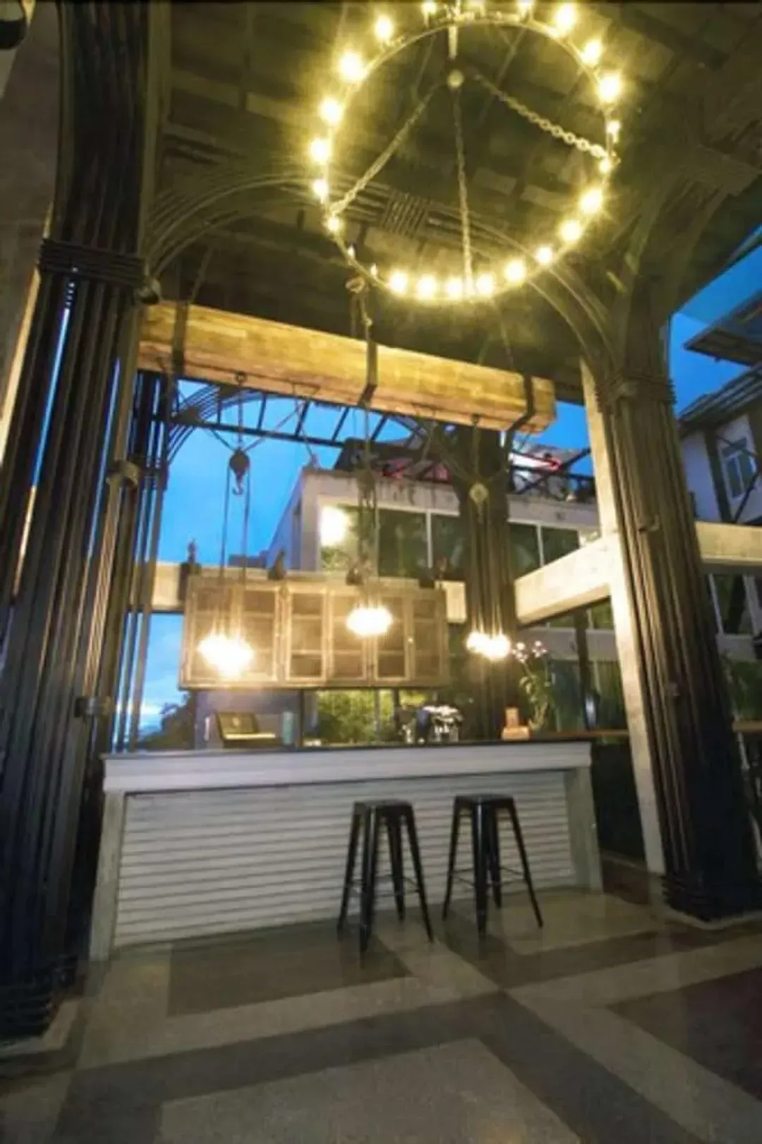Lobby lounge