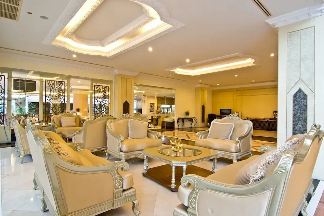 Lobby lounge