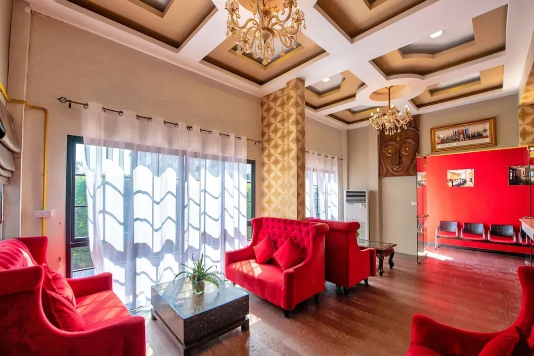 Lobby lounge