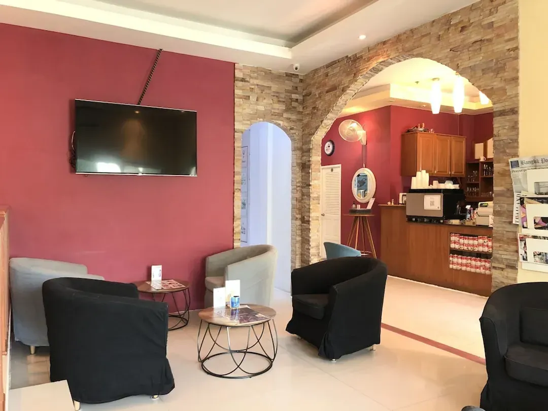 Lobby lounge