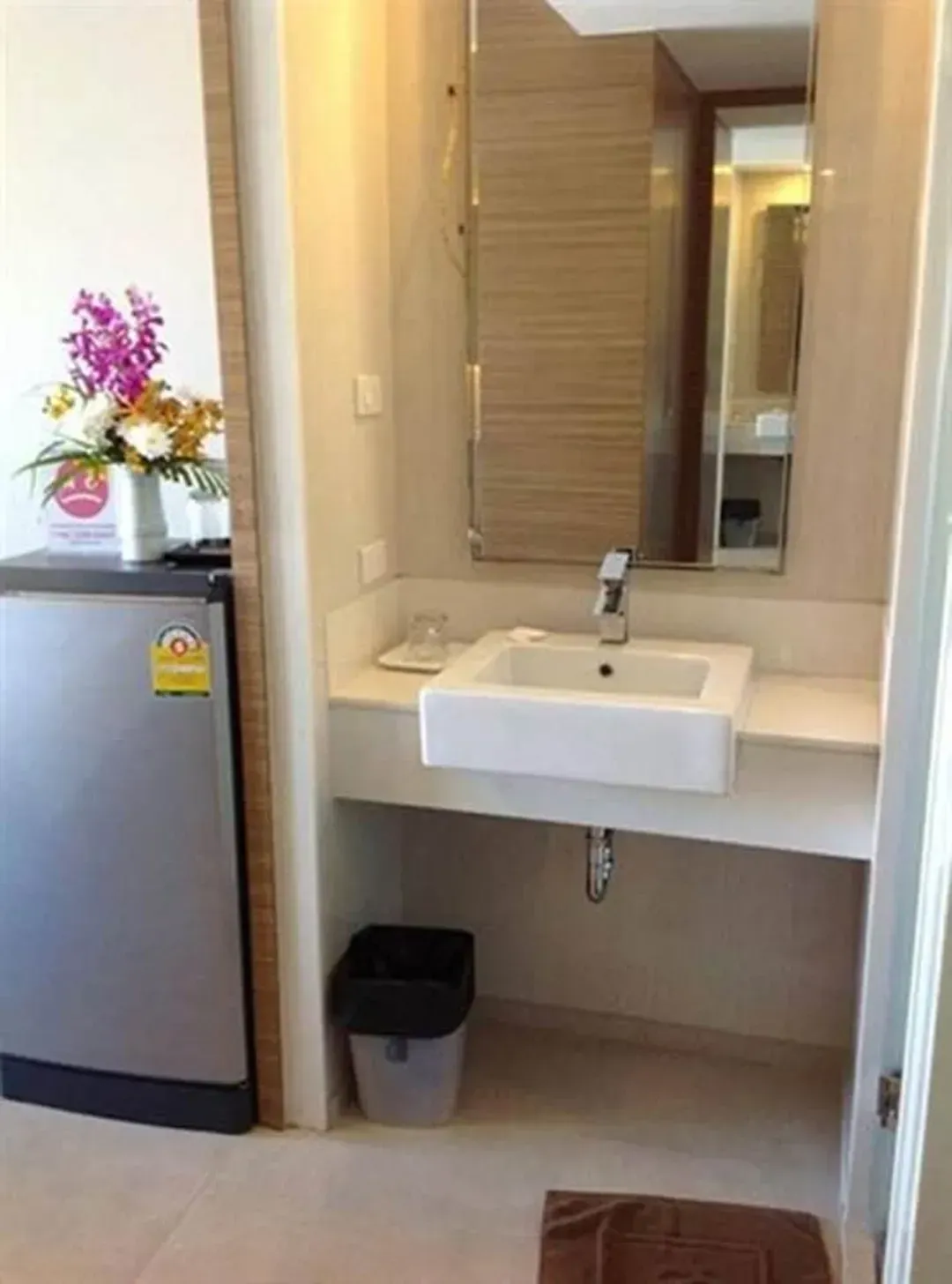 Bathroom sink