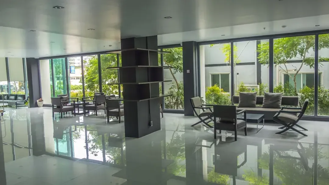 Lobby lounge