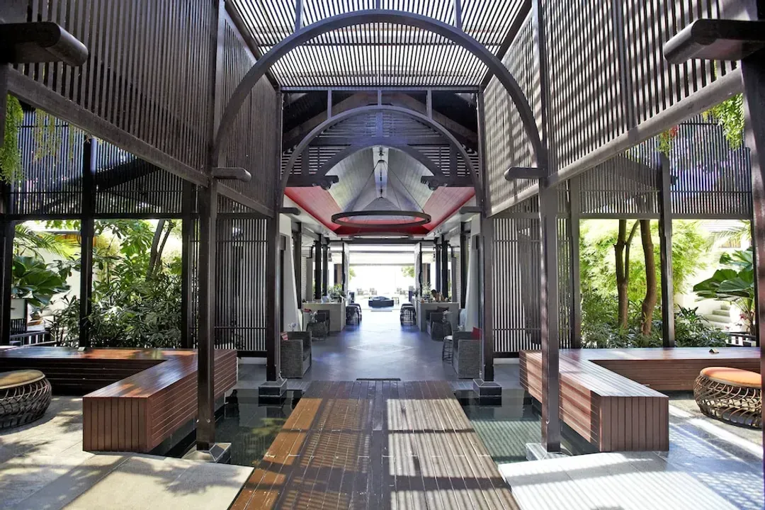 Lobby lounge