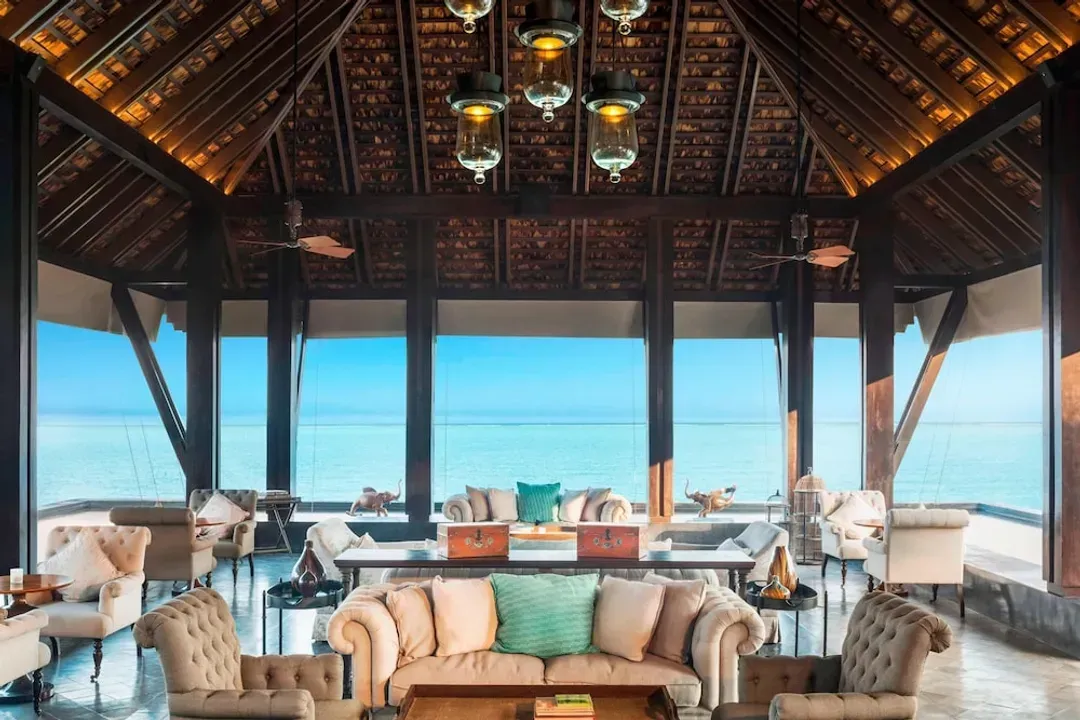 Lobby lounge
