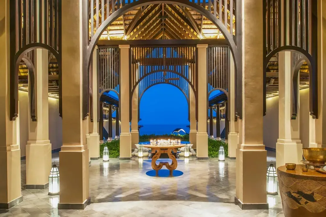 Lobby lounge