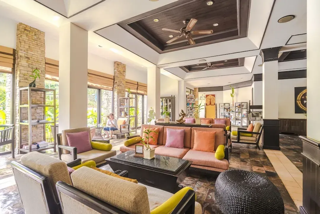 Lobby lounge