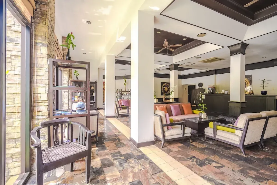 Lobby lounge
